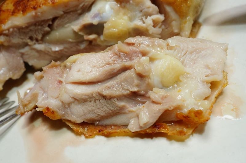低温調理鶏もも肉のコンフィのお肉の中の様子