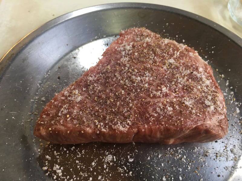 厚い牛肉あステーキの焼き方2