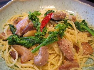 Pancetta canola flower pasta